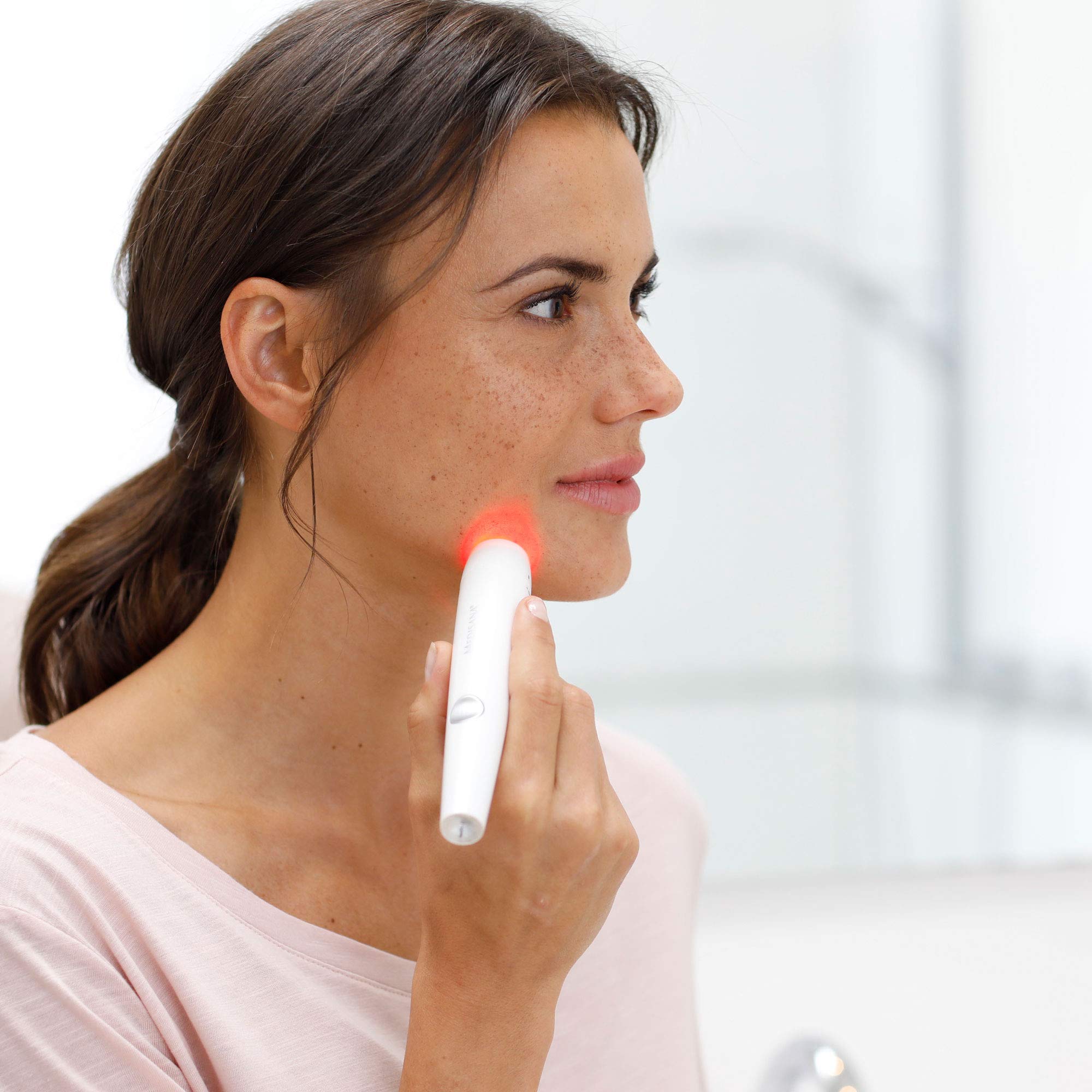 medisana-dc-300-penna-anti-acne-con-terapia-della-luce-led-rossa-e-blu-a-batteri image 6