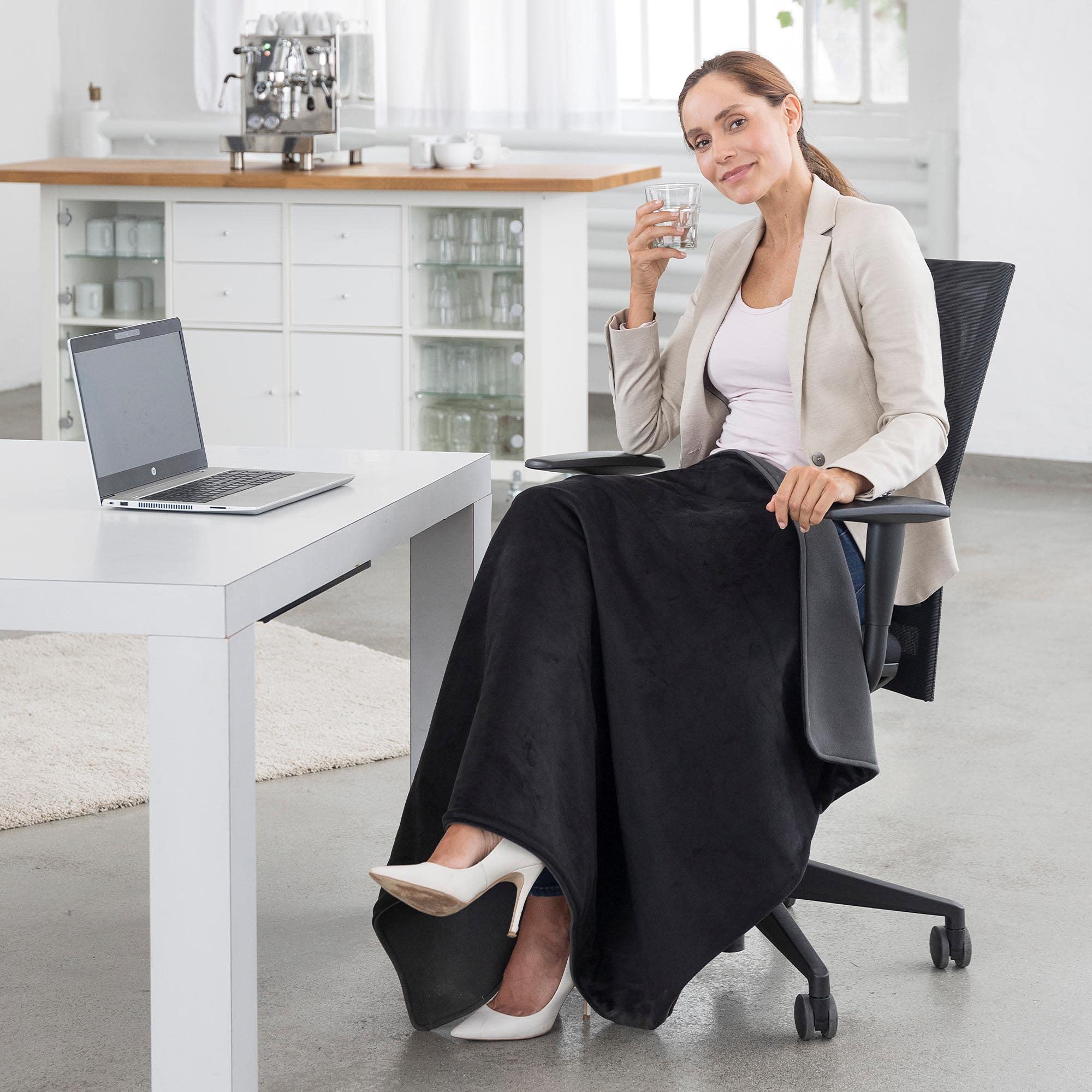medisana-ol-200-coperta-termica-senza-fili-con-powerbank-per-l-ufficio image 3
